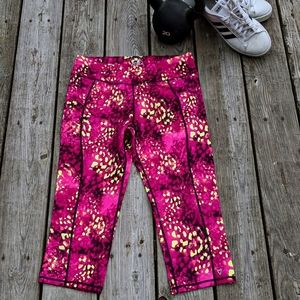 Betsey Johnson Cropped Athletic Leggings- size L